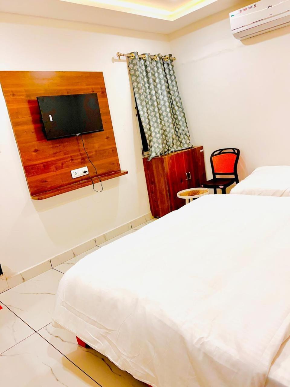 Hotel Shree Kedar Palace ウッジャイン エクステリア 写真