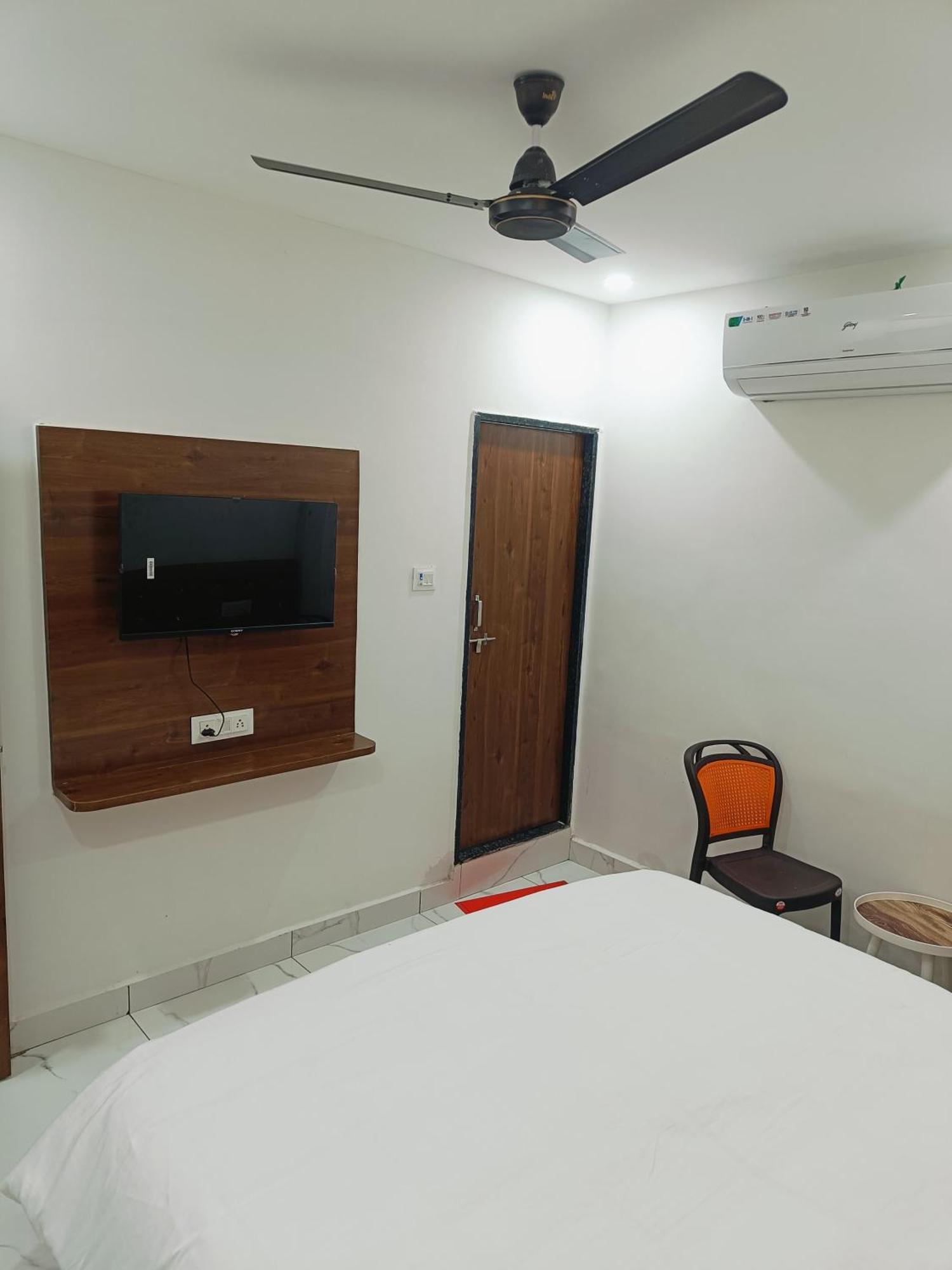 Hotel Shree Kedar Palace ウッジャイン エクステリア 写真